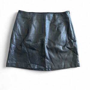 Abercrombie & Fitch Black Faux Leather Mini Skirt Women’s Size Medium